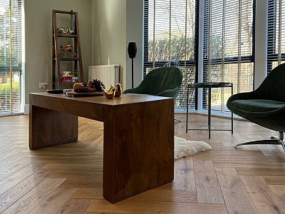 Character grade oak floors for rustic look: Natural Oak colour, Herringbone parquet