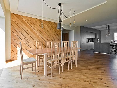 Natural Oak colour floors, doors, walls