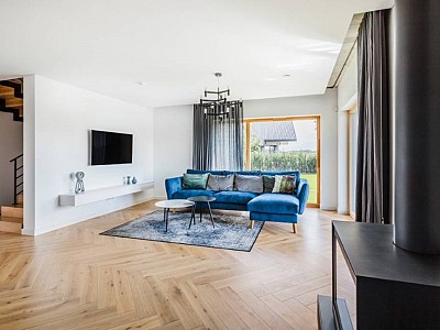 White Transparent Herringbone parquet and oak stairs