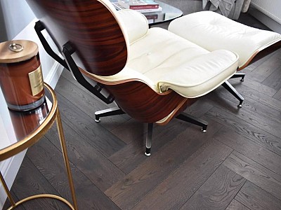 Herringbone oak parquet in Antique colour