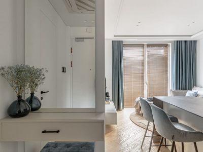 Diagonally installed wood flooring in Grey colour