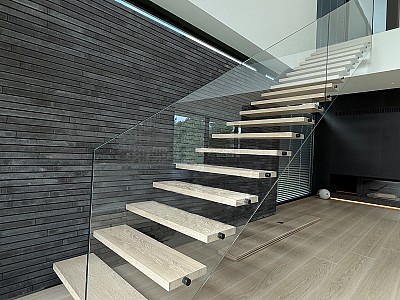 Extra wide oak planks and floating oak stairs in Ivory colour