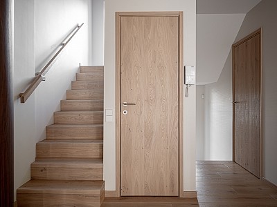 Oak floorboards, oak stairs and Moss oak doors in Ivory colour