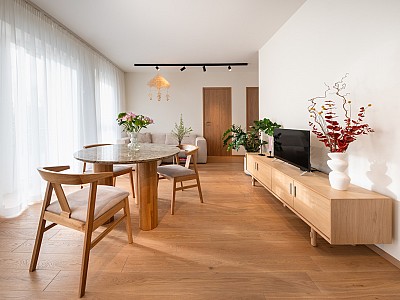 Warm Pear wood floors and Velvet-style oak doors
