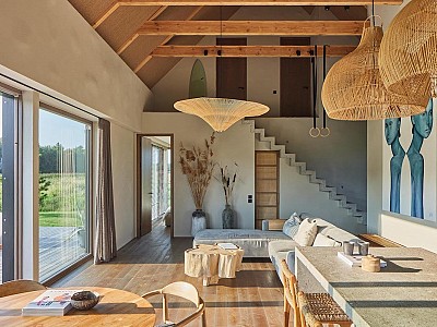 Coastal haven: the charm of oak flooring in a beachside home
