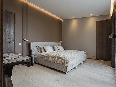 Extra wide floorboards in Silk colour and Velvet style oak doors