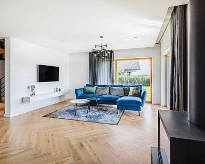 White Transparent Herringbone parquet and oak stairs