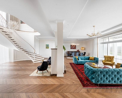 Walnut colour oak Chevron parquet