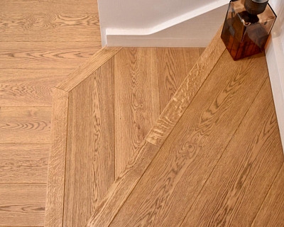 Oak stairs cladding and floors in Light Nut colour