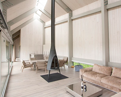The dune house: Extra White oak floors in a kitesurfer’s haven