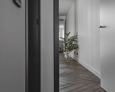 Dark wood floors: herringbone parquet in Ebony colour