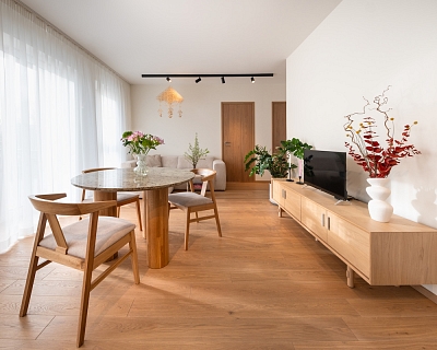 Warm Pear wood floors and Velvet-style oak doors