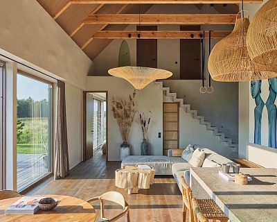Coastal haven: the charm of oak flooring in a beachside home