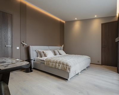 Extra wide floorboards in Silk colour and Velvet style oak doors