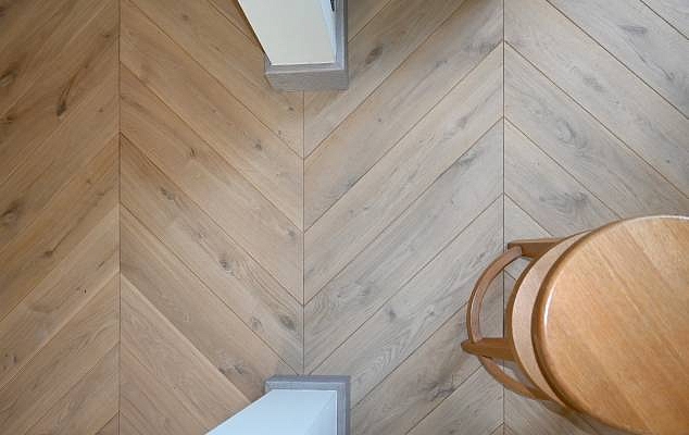 When classics meet innovation: oak wood flooring in interior design