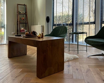 Character grade oak floors for rustic look: Natural Oak colour, Herringbone parquet