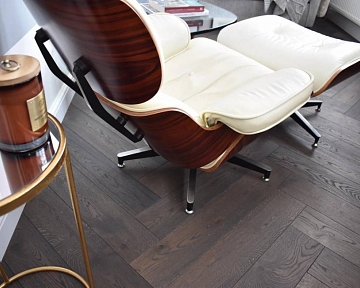 Herringbone oak parquet in Antique colour