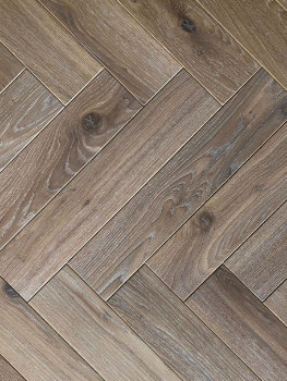 Small pieces Oak Wood Herringbone Flooring